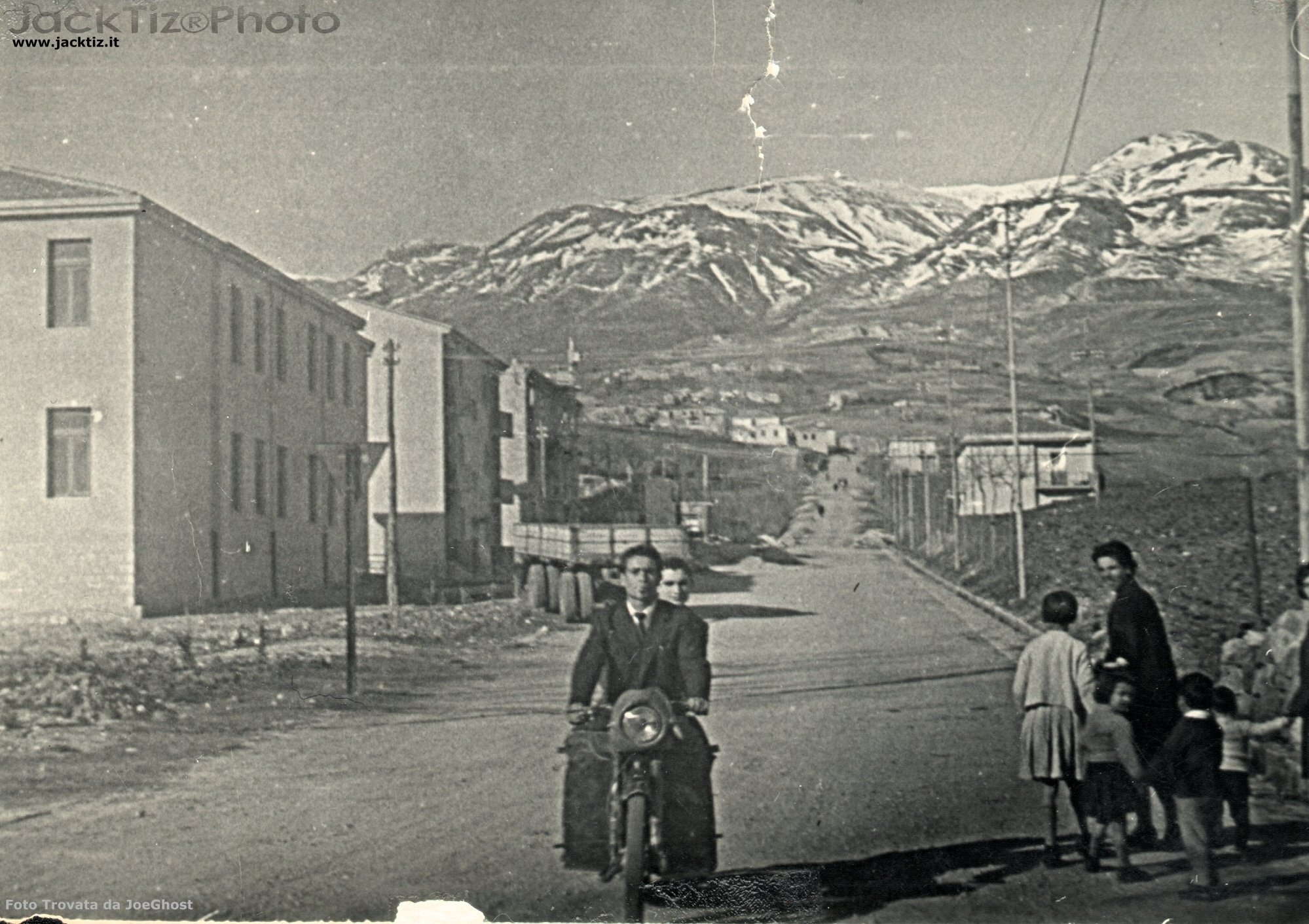 Viale Anni 60, in primo piano il nonno di JoeGhost